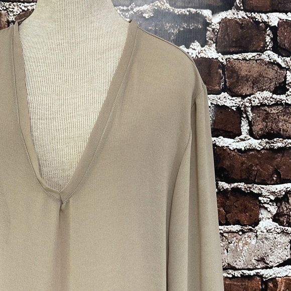 Rosche Dress Tan Maxi Long Sleeves V-Neck Pleated Semi Sheer Size Large Brown - Picture 3 of 13